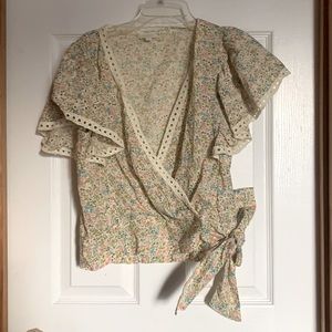 Flower blouse, V-neck, with a tie at the bottom